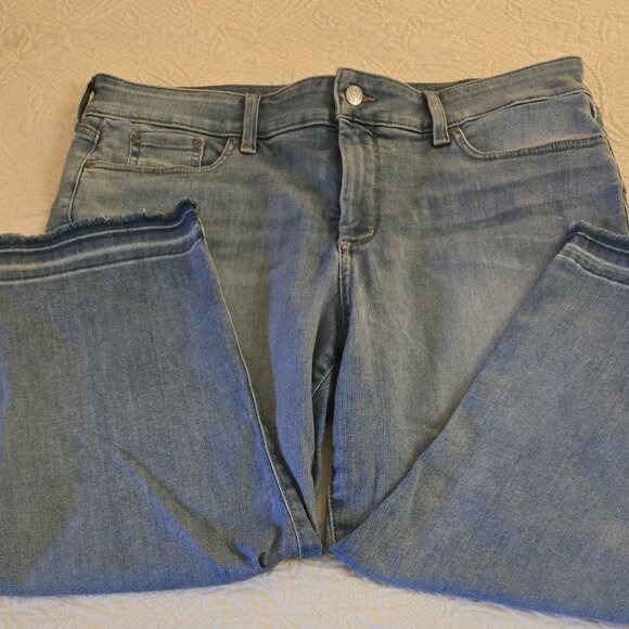 NYDJ WIDE CUFF CAPRI  SZ 14P - Picture 4 of 5